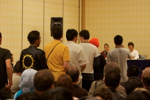 Audience lines up to ask Tohru Furuya a question